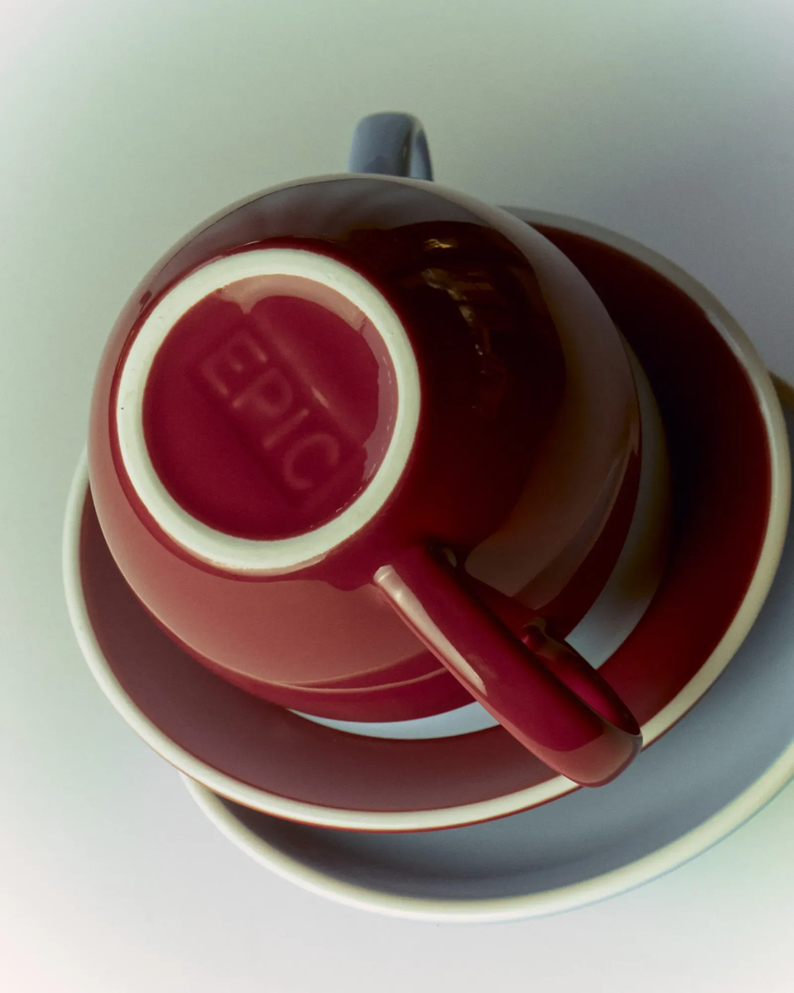 Fotografía de producto de dos tazas de EPIC