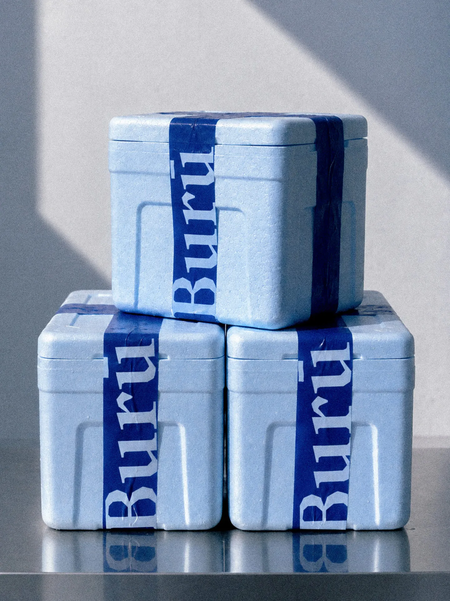 Mockup de cajas de refrigeración con logotipo de la marca